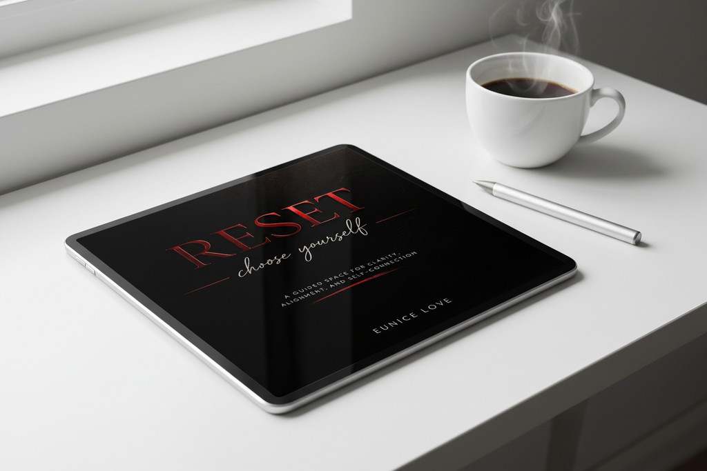 Tablet mockup on desk